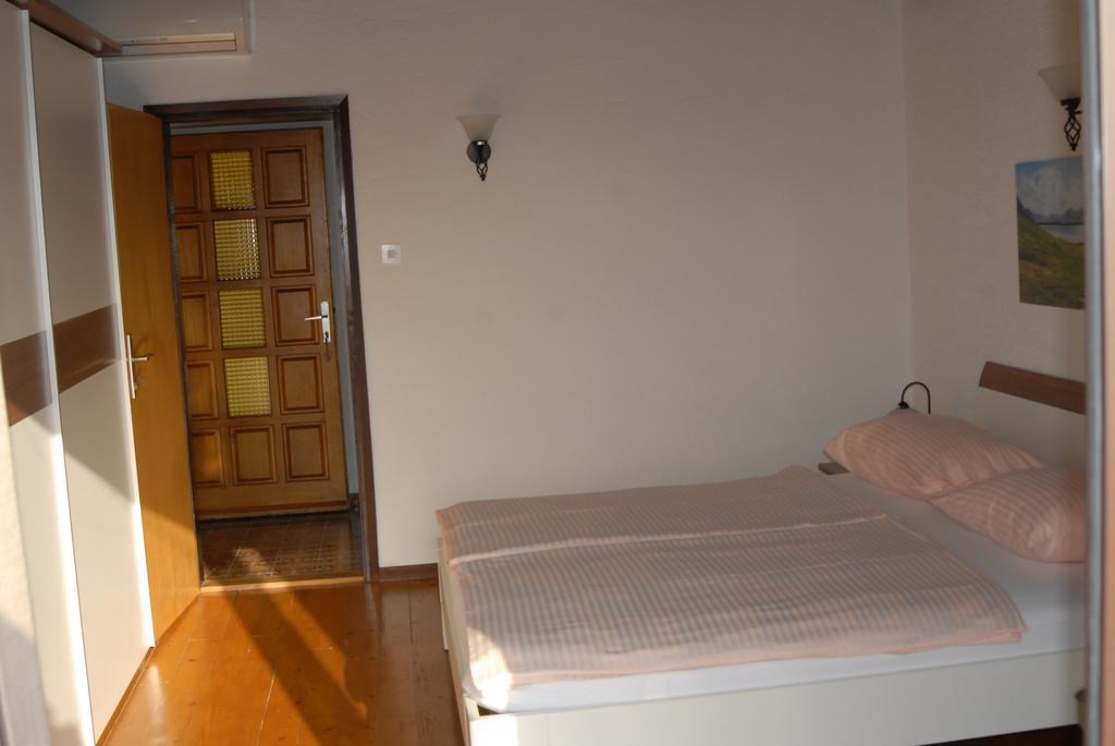 Apartments Karabaic Punat Exterior photo